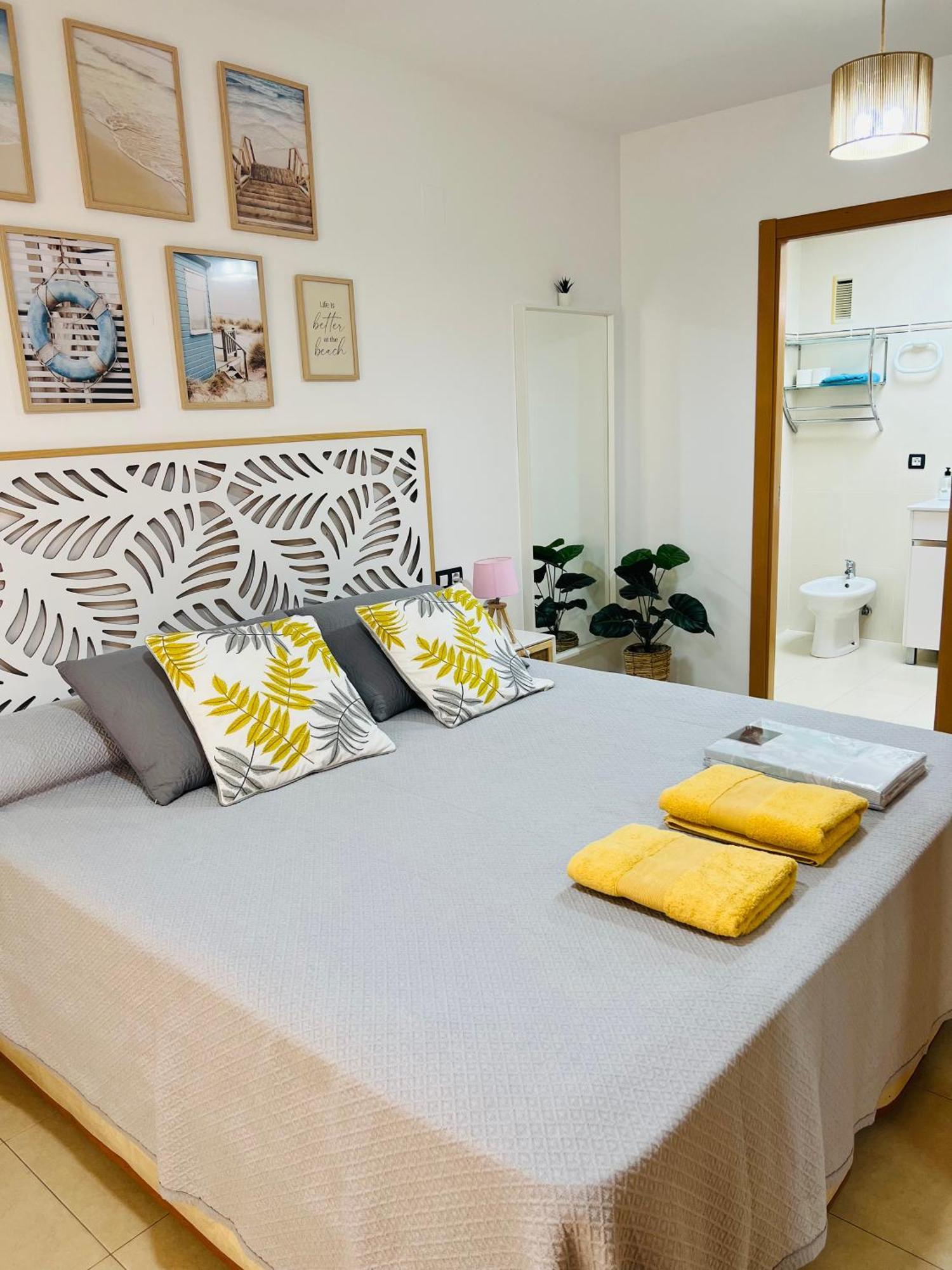 APARTAMENTO CENTRO 3 HABITACIONES CON AIRE ACONDICIONADO A 150m DE LA PLAYA Peñíscola Exterior foto