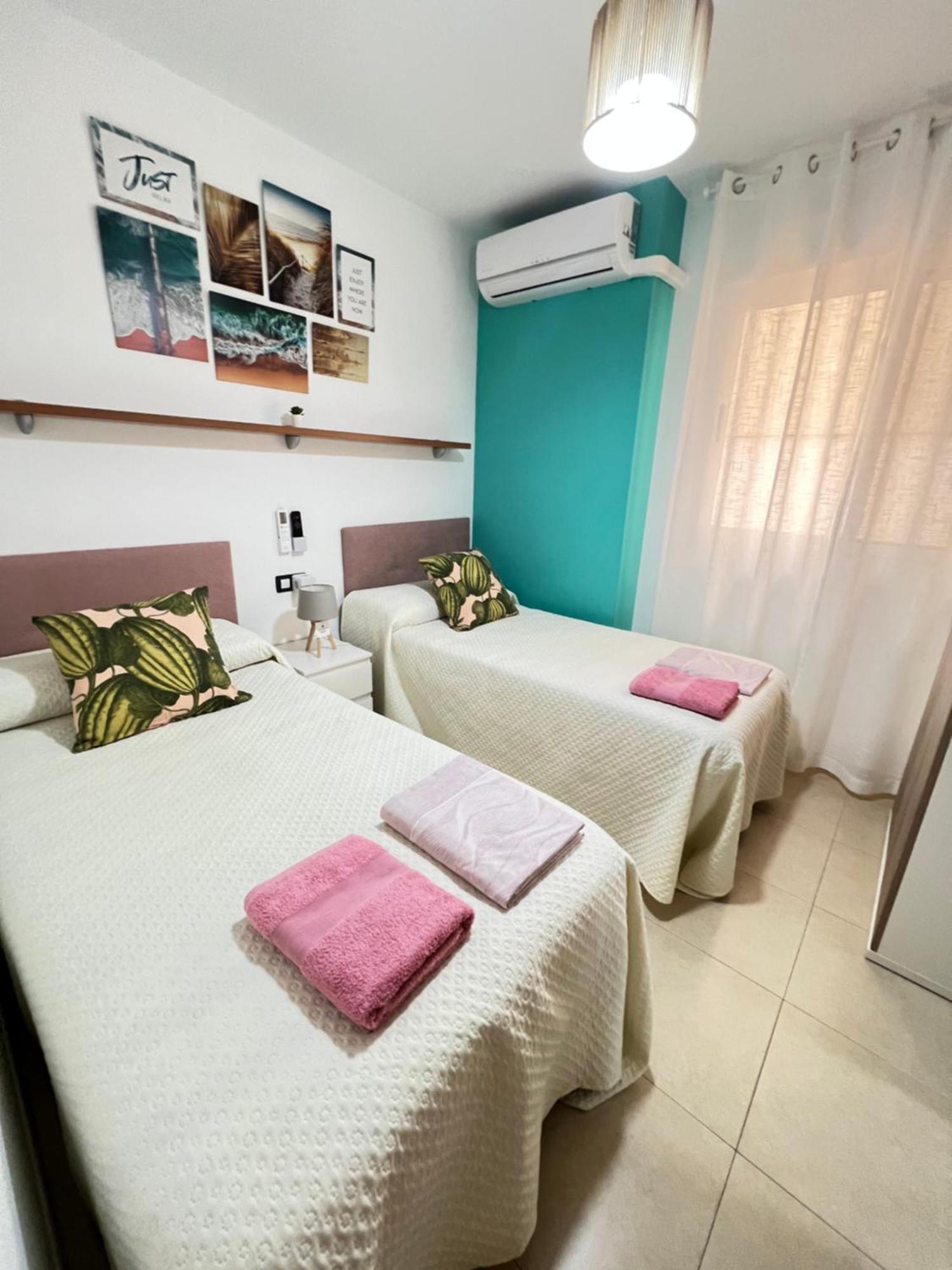 APARTAMENTO CENTRO 3 HABITACIONES CON AIRE ACONDICIONADO A 150m DE LA PLAYA Peñíscola Exterior foto